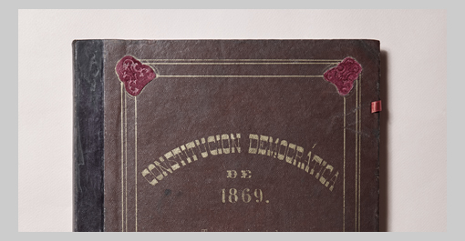 Caja de plata para guardar la Constitución de 1869. Orfebrería. Plata. Constituciones